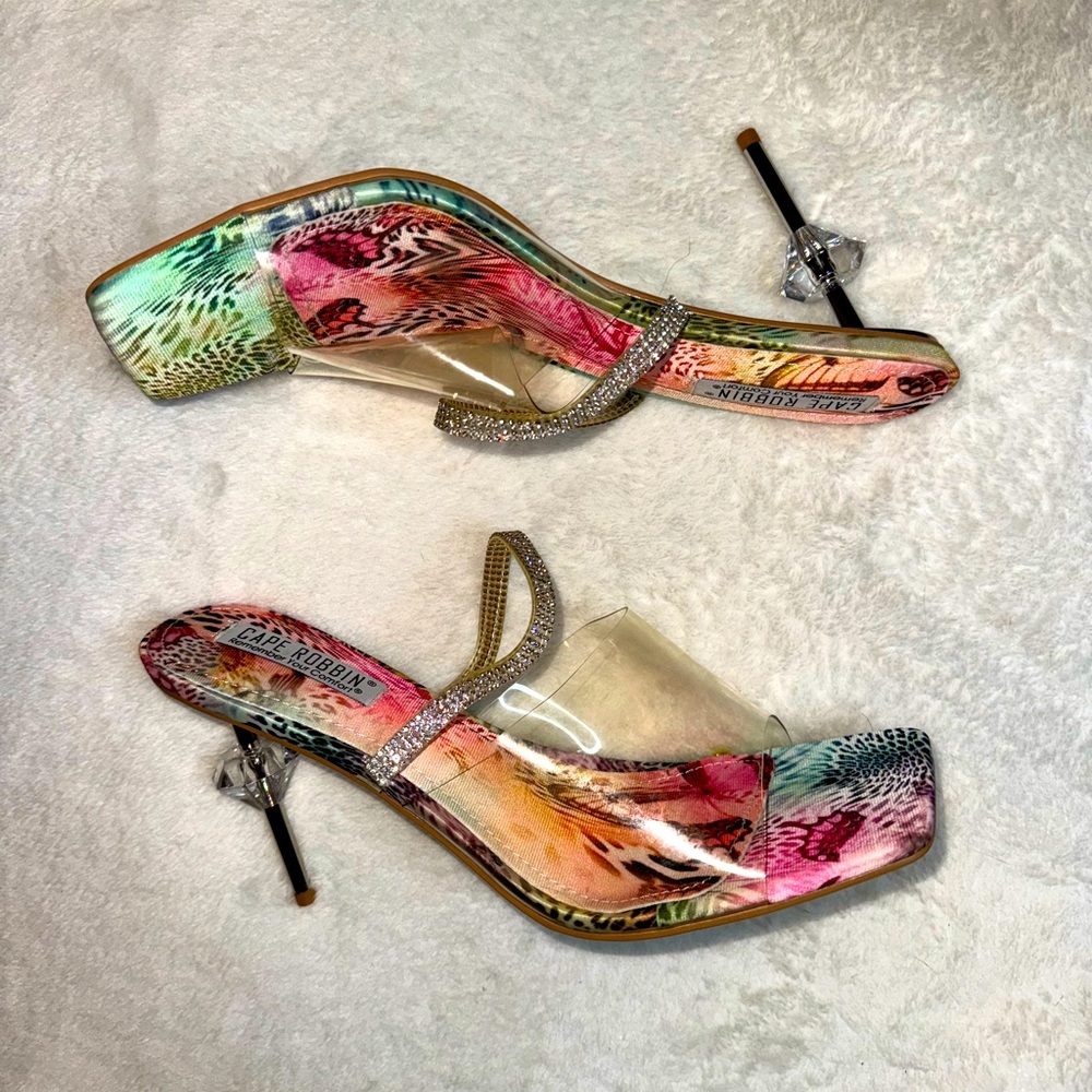 Cape Robbin Kailani print heels NWT